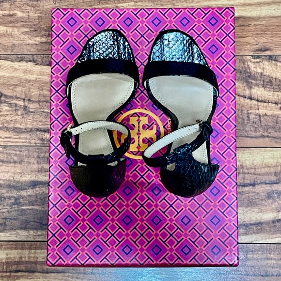 Tory Burch Shoes - Tory Burch Black Textured Sandals